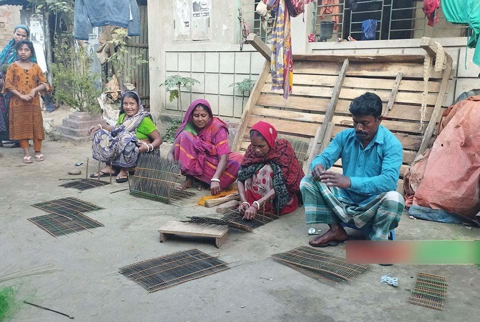 ‘পারন’ বিক্রি করে জীবিকা নির্বাহ